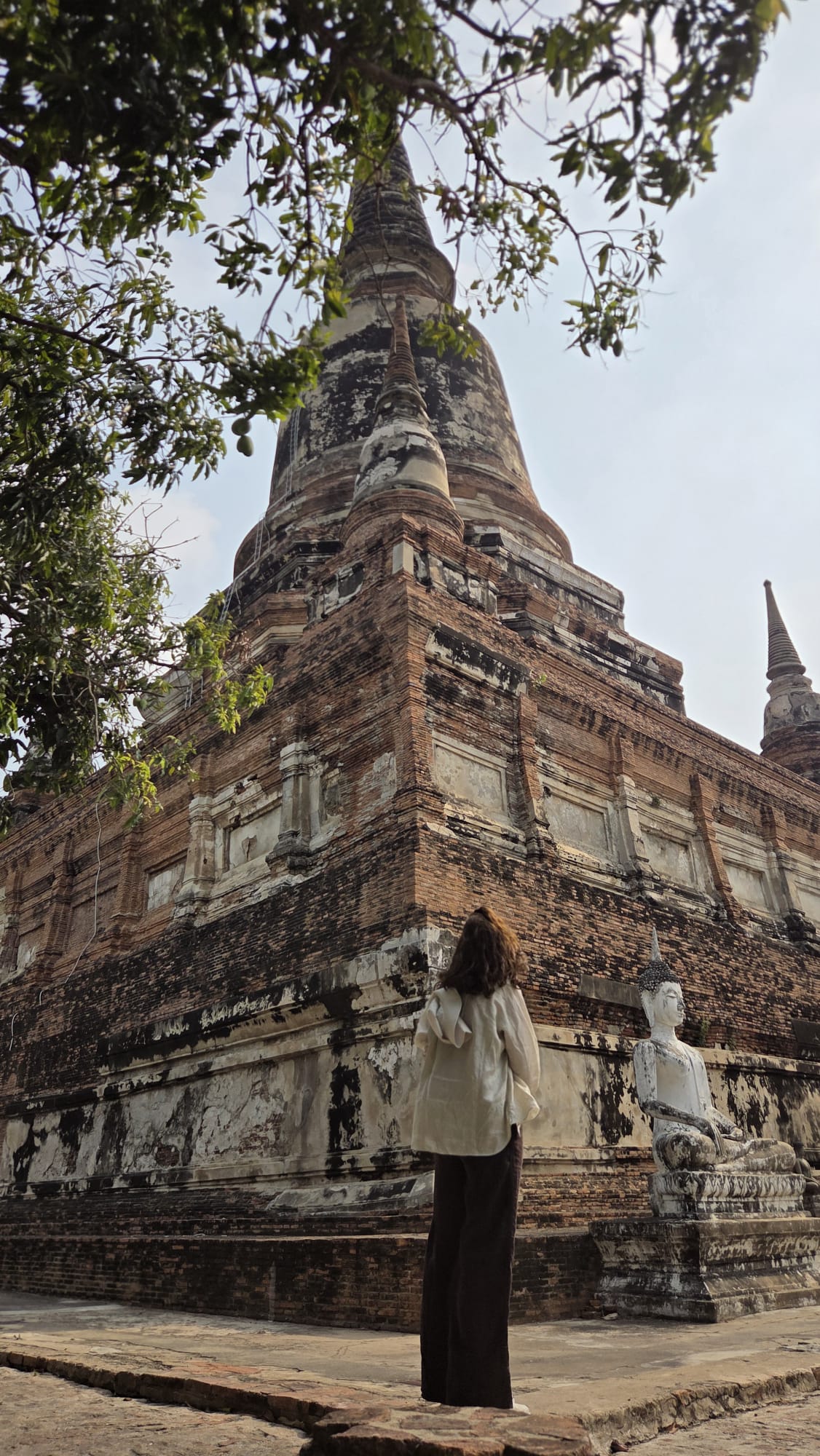 Mónica de Flying Gaia visitando el antiguo Reino de Ayutthaya.