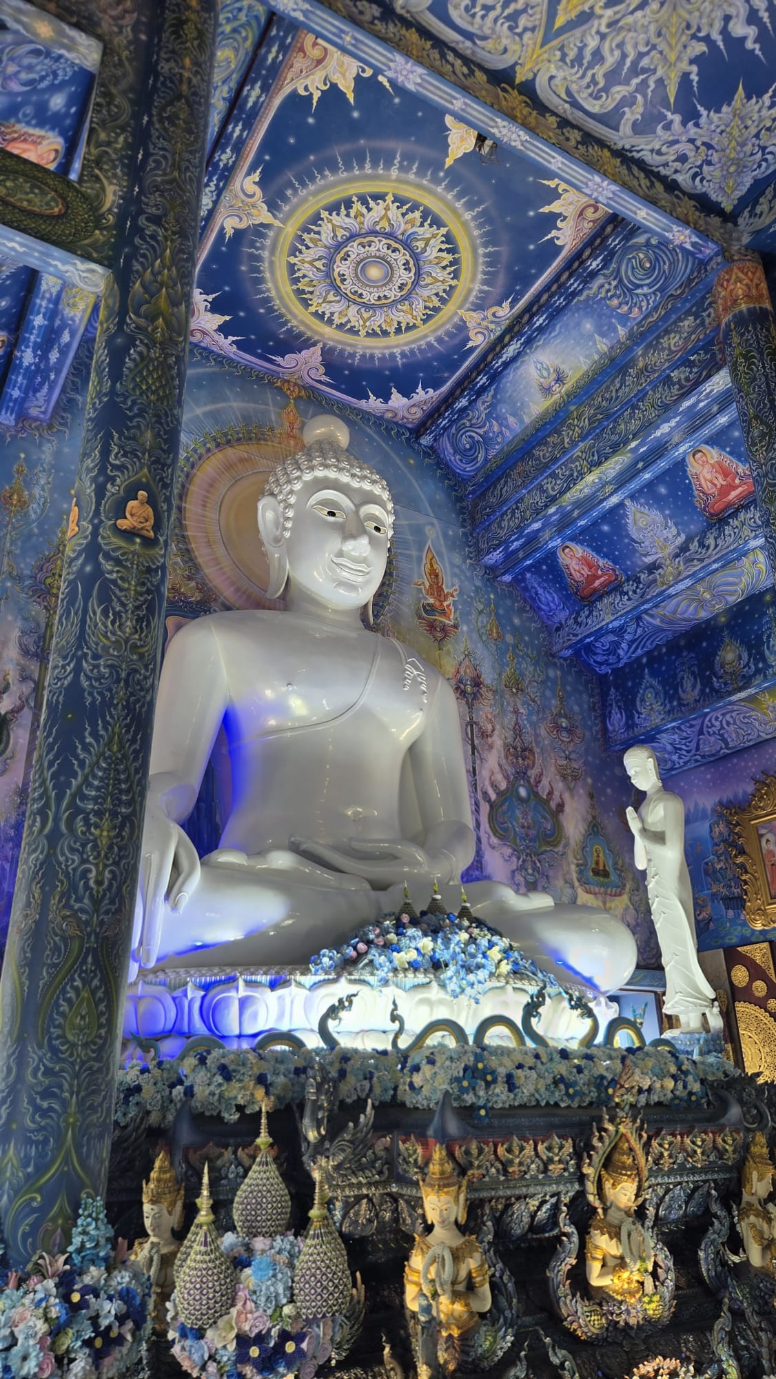 Buda del templo azul de Chiang Rai